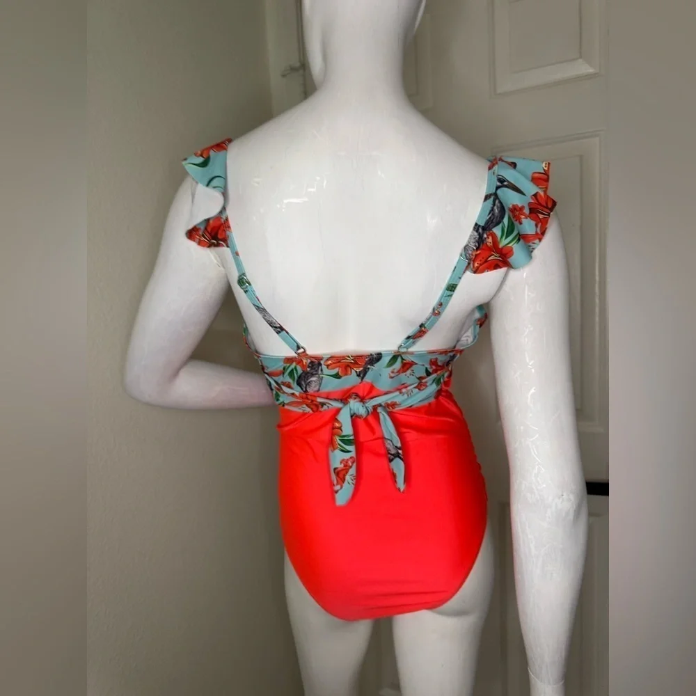 Unbranded Floral V-Neck Swimsuit Size Medium.